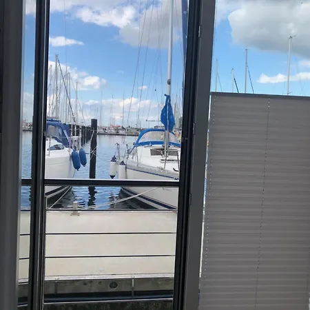 Úszó hotel Schwimmendes Heimathafen Großenbrode