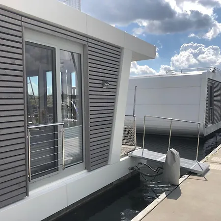 Úszó hotel Schwimmendes Heimathafen